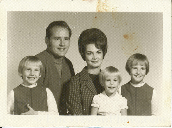 AuntIvaDaughterFam